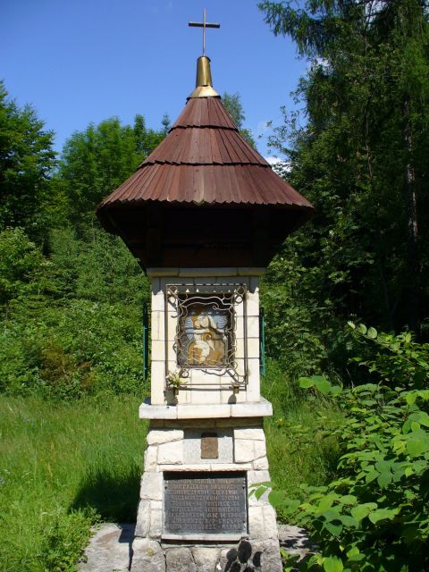 Kapliczka Matki Boskiej Akowskiej - kliknij żeby powiększyć