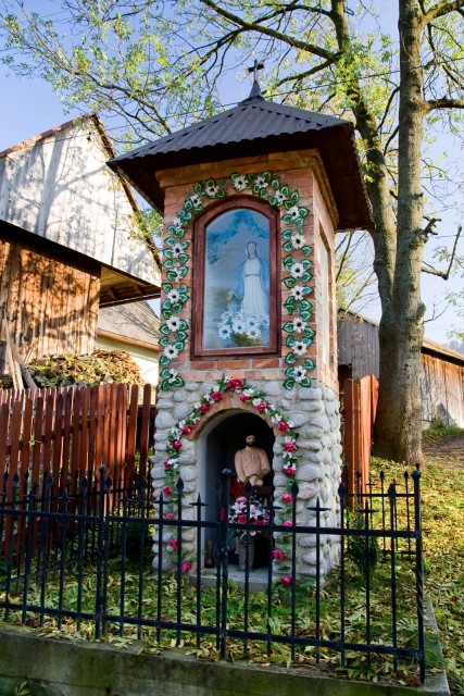 Kapliczka na Roli Majowej - kliknij żeby powiększyć